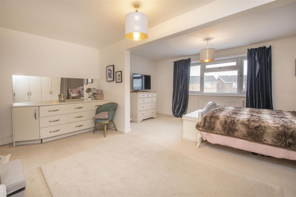 Trent Crescent, Burton Latimer, 3 bedroom, House SemiDetached