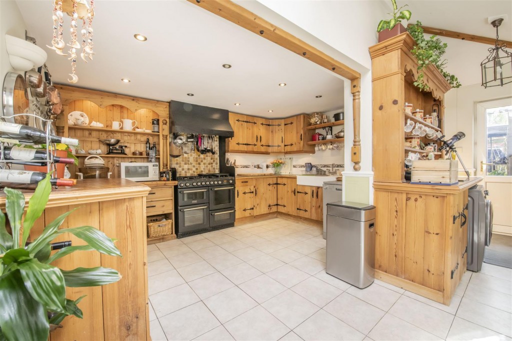 Images for Finedon Street, Burton Latimer, Kettering EAID:oscarjamesapi BID:3