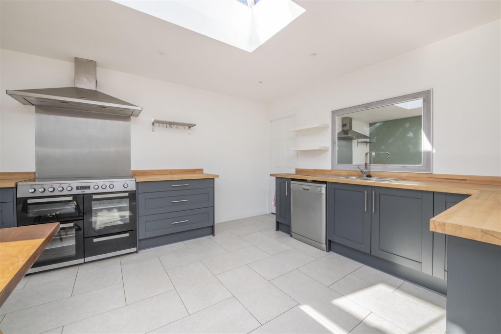 Meshaw Crescent, Northampton, 4 bedroom, House SemiDetached