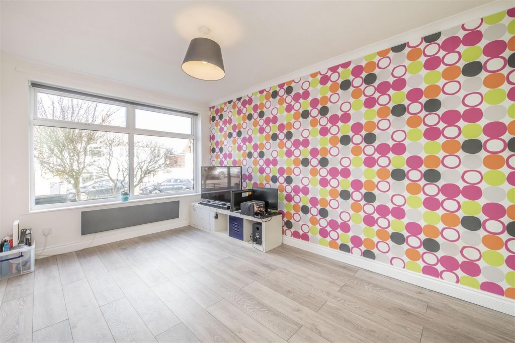 Meshaw Crescent, Northampton, 4 bedroom, House SemiDetached