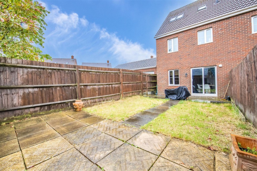 Images for Oakwood Close, Desborough EAID:oscarjamesapi BID:2