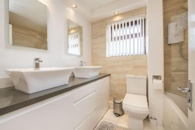 Images for Crestwood Gardens, Northampton