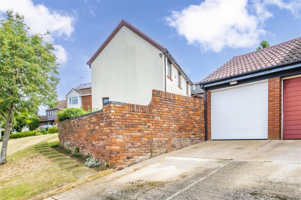 Images for Thomas Flawn Road, Irthlingborough, Wellingborough EAID:oscarjamesapi BID:6