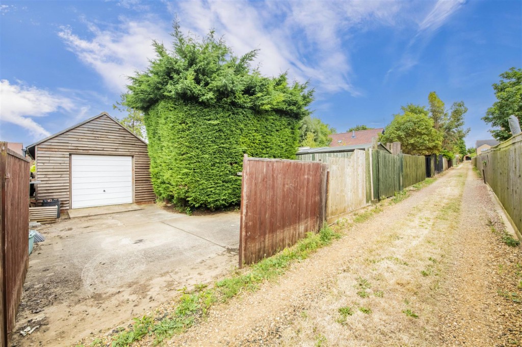 Images for Wharf Road, Higham Ferrers EAID:oscarjamesapi BID:6