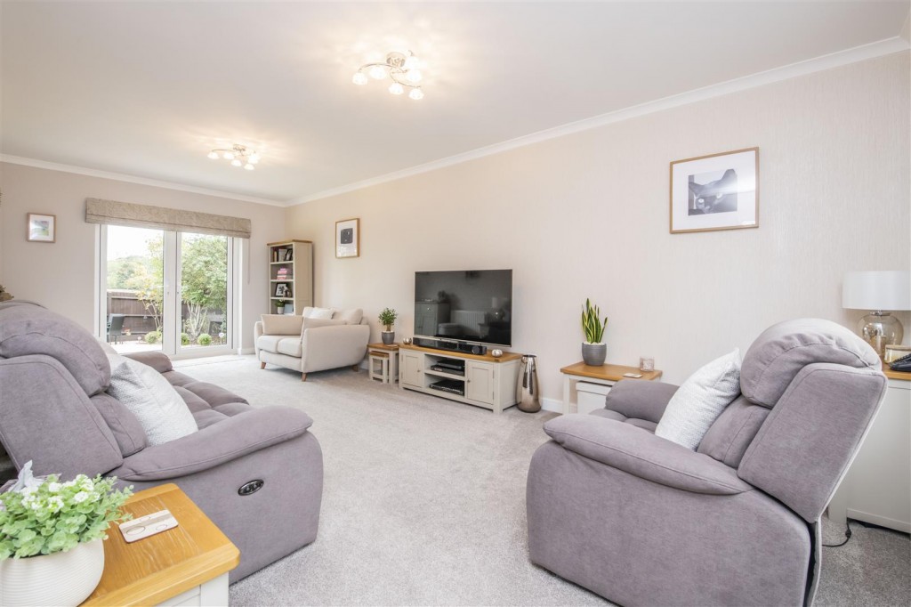 Images for Rowan Close, Desborough EAID:oscarjamesapi BID:2