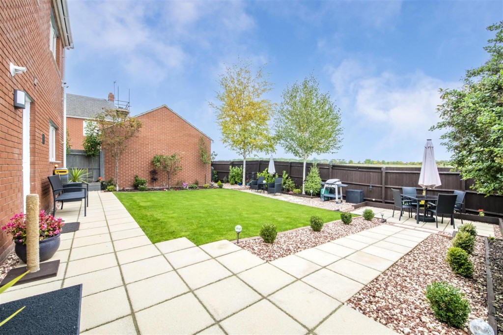 Images for Rowan Close, Desborough EAID:oscarjamesapi BID:2