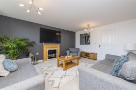 Images for Eagle Close, Weldon, Corby