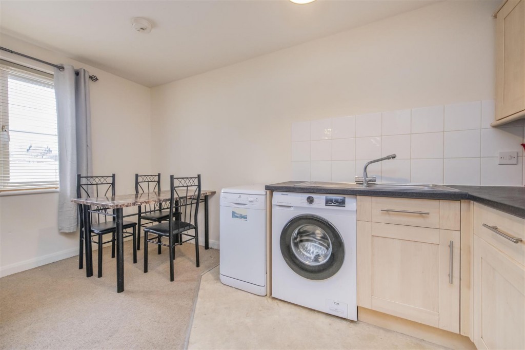 Images for Hawthorn Road, Kettering EAID:oscarjamesapi BID:2