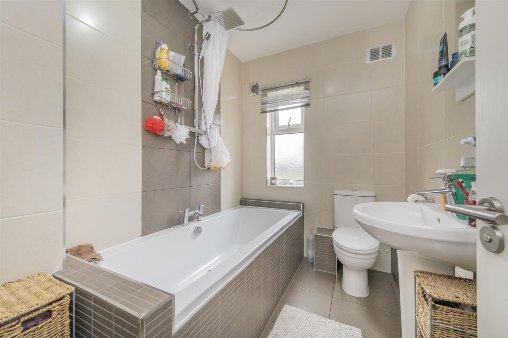 Images for Hillside Avenue, Kettering EAID:oscarjamesapi BID:2