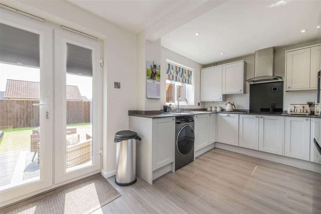 Images for Diana Way, Burton Latimer, Kettering EAID:oscarjamesapi BID:3