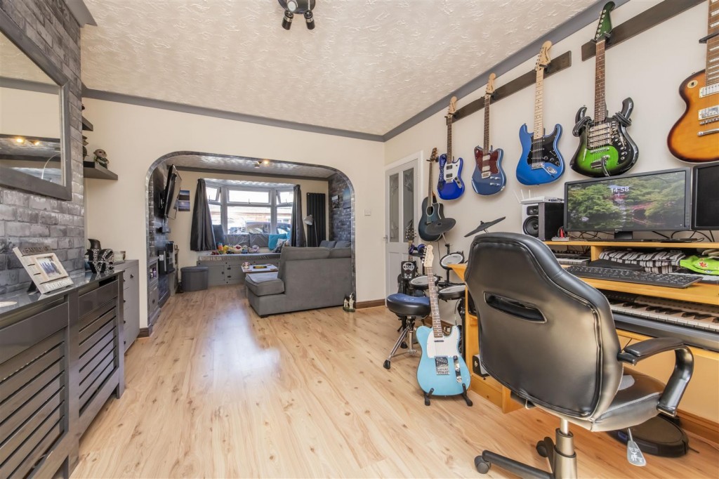 Images for Eastfield Crescent, Finedon, Wellingborough EAID:oscarjamesapi BID:3