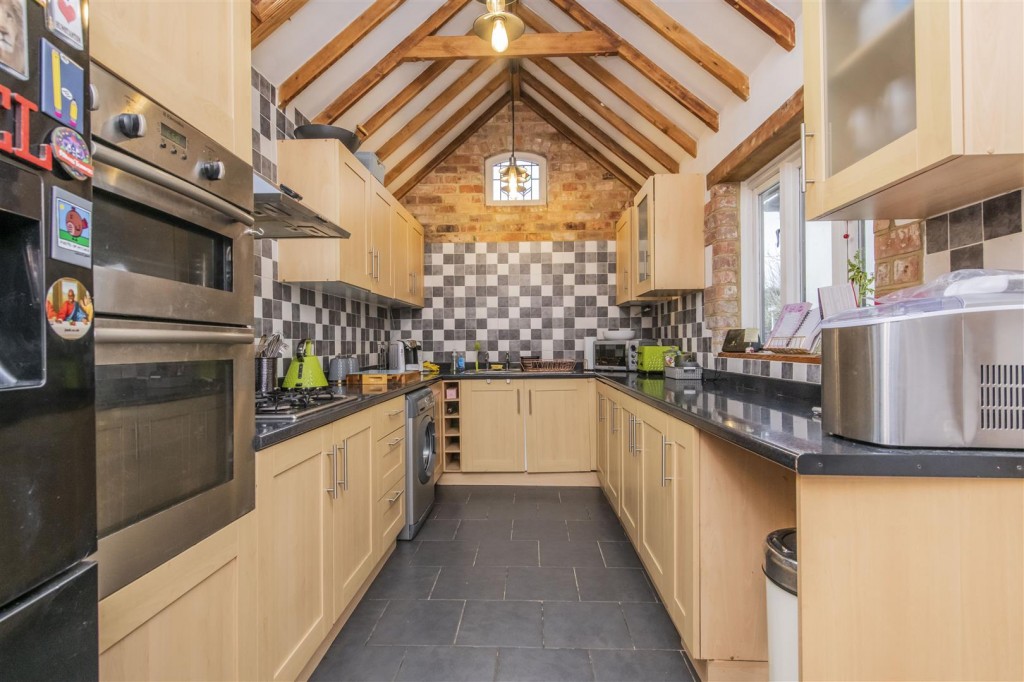 Images for Station Road, Burton Latimer, Kettering EAID:oscarjamesapi BID:3