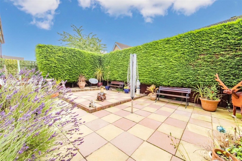 Images for Dale Close, Wellingborough EAID:oscarjamesapi BID:6