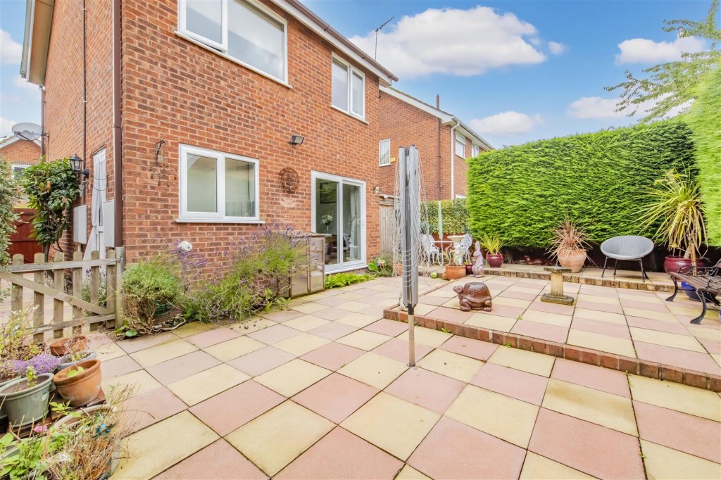 Images for Dale Close, Wellingborough EAID:oscarjamesapi BID:6