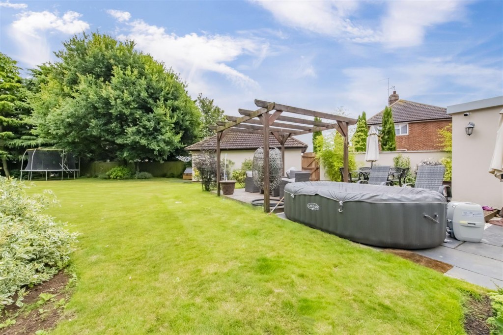 Images for Elm Road, Burton Latimer EAID:oscarjamesapi BID:3