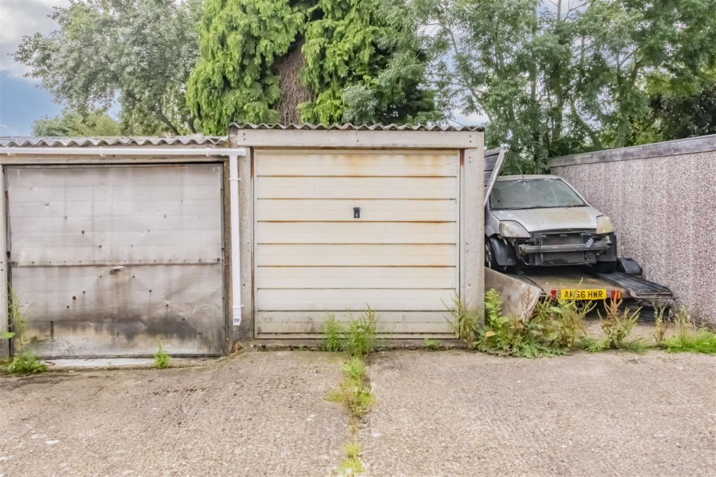 Images for Churchill Way, Burton Latimer EAID:oscarjamesapi BID:3
