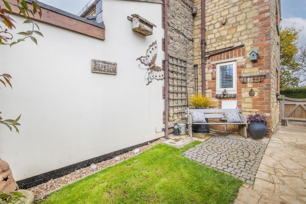 Images for Hilltop, Furnace Lane, Little Harrowden, Wellingborough EAID:oscarjamesapi BID:3