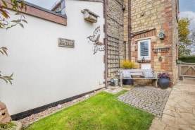 Images for Hilltop, Furnace Lane, Little Harrowden, Wellingborough
