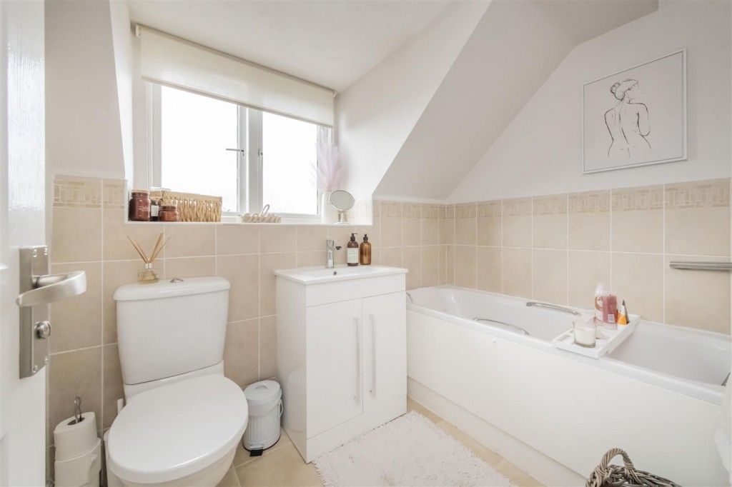 Images for Breezehill, Wootton, Northampton EAID:oscarjamesapi BID:1