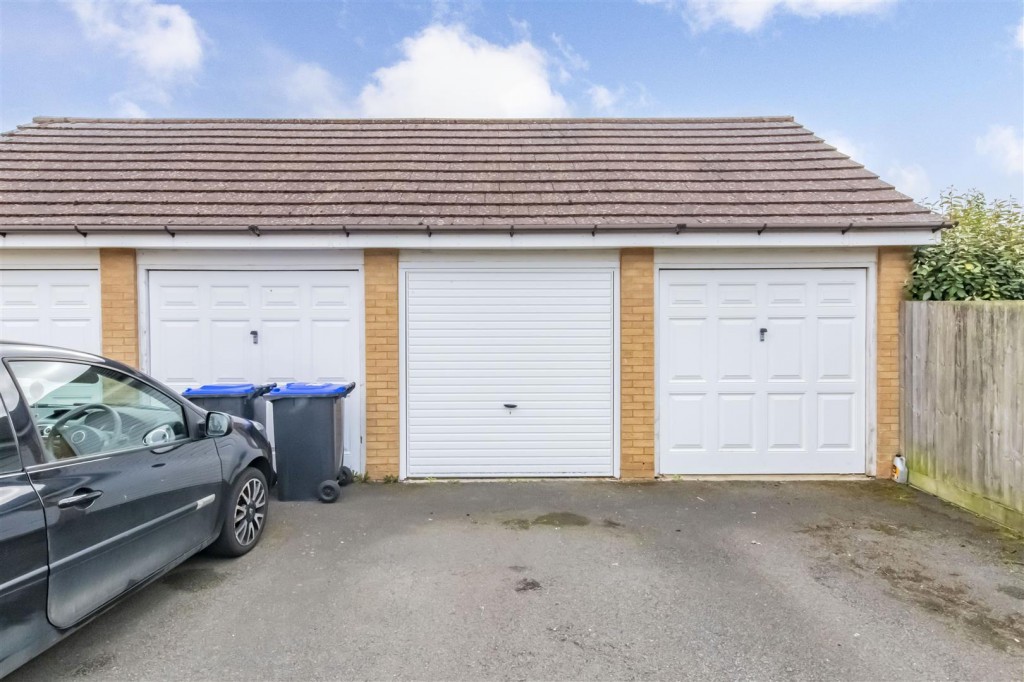 Images for Breezehill, Wootton, Northampton EAID:oscarjamesapi BID:1