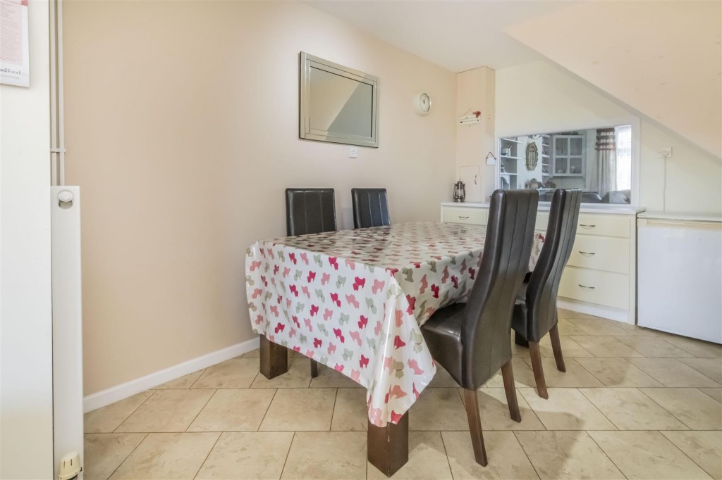 Images for Conway Drive, Burton Latimer, Kettering EAID:oscarjamesapi BID:3