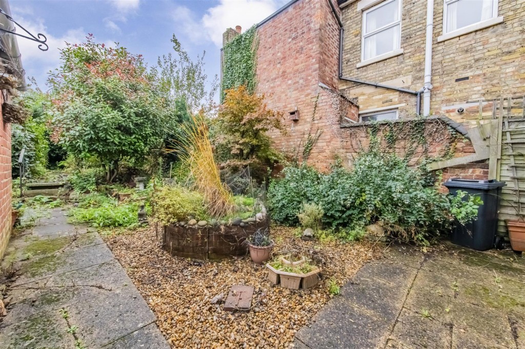 Images for Cross Street, Kettering EAID:oscarjamesapi BID:2