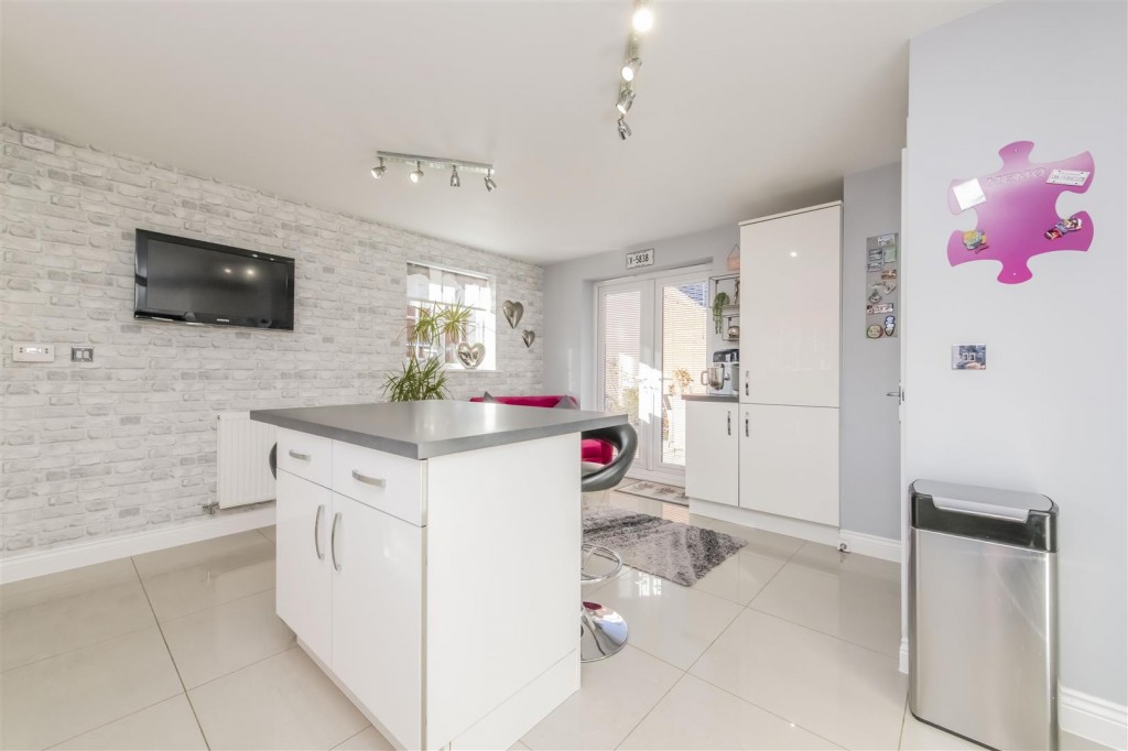 Images for Livingstone Road, Corby EAID:oscarjamesapi BID:4
