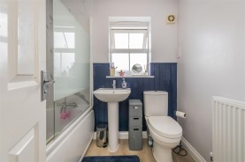 Images for Hollands Drive, Burton Latimer