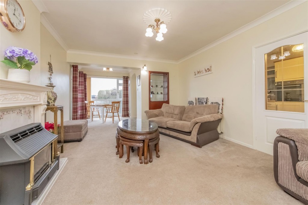 Images for Queensway, Burton Latimer EAID:oscarjamesapi BID:3