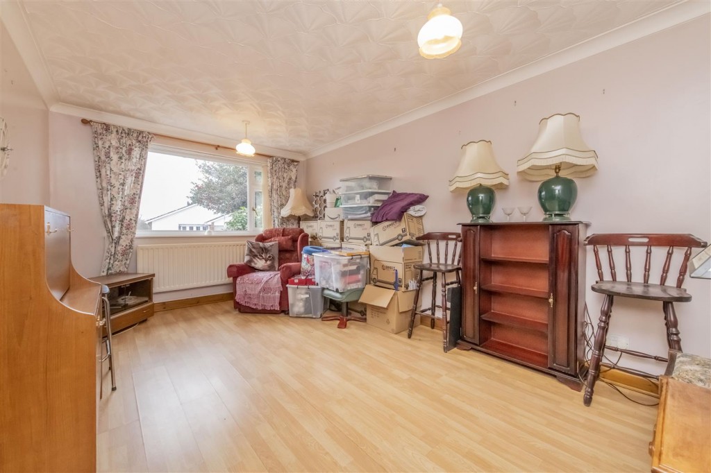 Images for Queensway, Burton Latimer EAID:oscarjamesapi BID:3