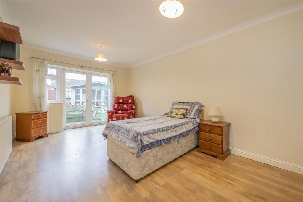 Images for Queensway, Burton Latimer EAID:oscarjamesapi BID:3