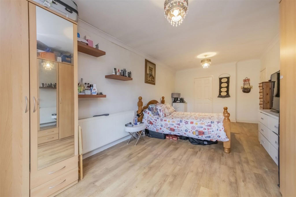 Images for Queensway, Burton Latimer EAID:oscarjamesapi BID:3