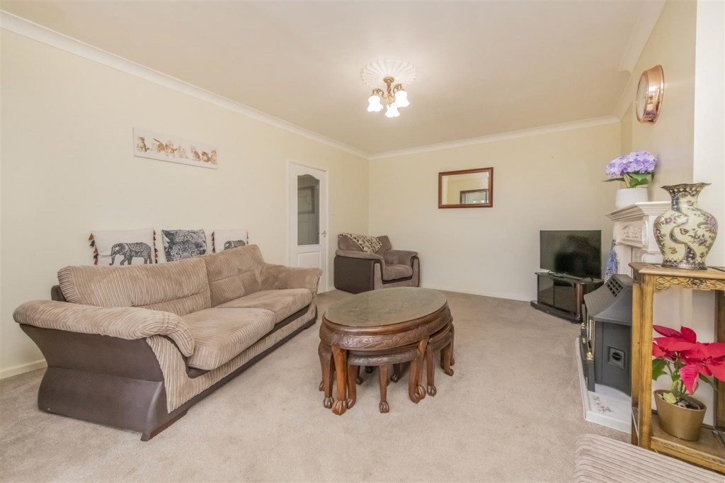 Images for Queensway, Burton Latimer EAID:oscarjamesapi BID:3