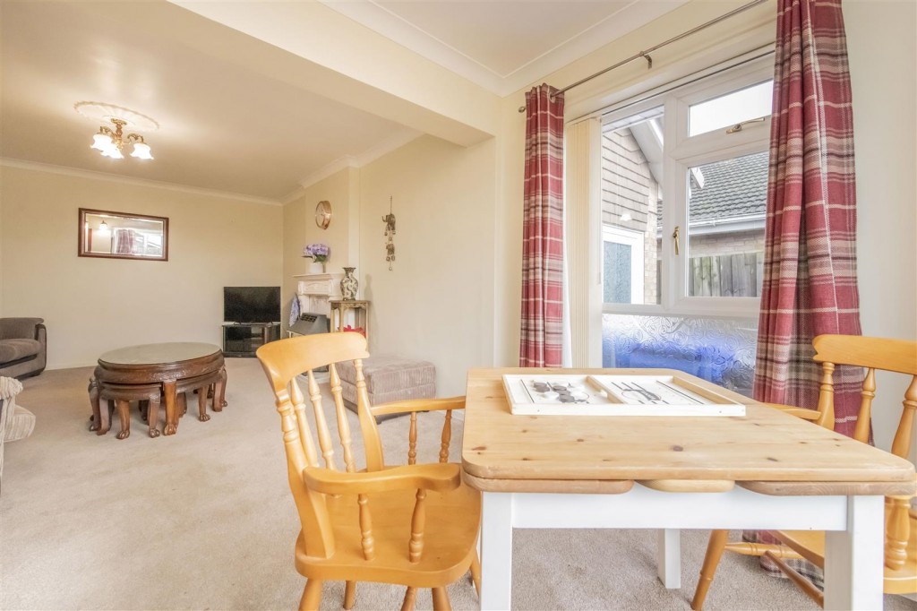 Images for Queensway, Burton Latimer EAID:oscarjamesapi BID:3