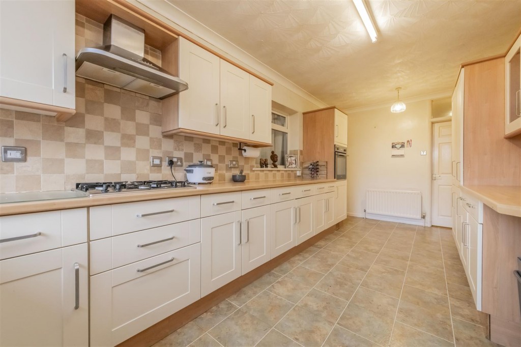 Images for Queensway, Burton Latimer EAID:oscarjamesapi BID:3