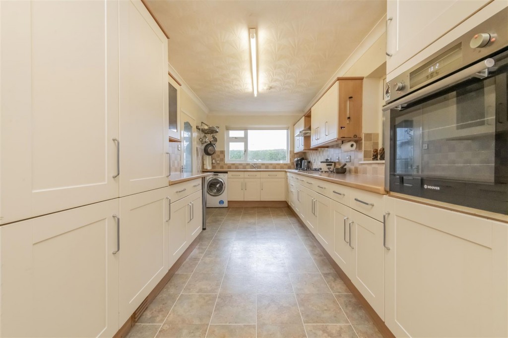 Images for Queensway, Burton Latimer EAID:oscarjamesapi BID:3