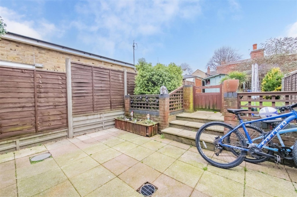 Images for Burns Road, Kettering EAID:oscarjamesapi BID:2