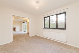 Images for Neale Avenue, Kettering