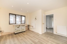 Images for Neale Avenue, Kettering