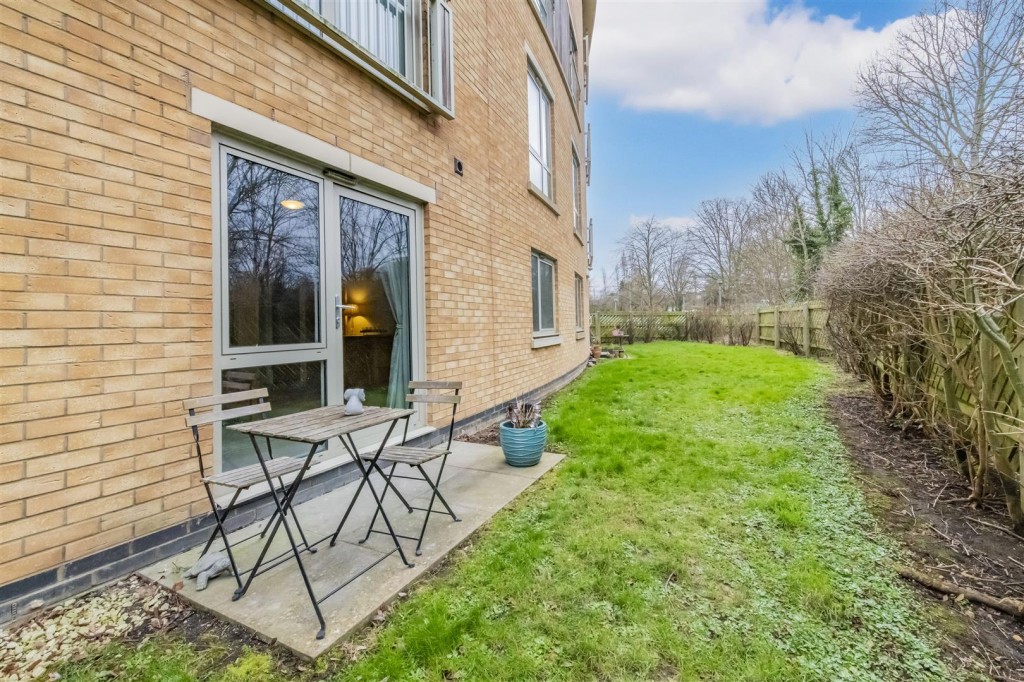 Images for Crescent West, Kettering EAID:oscarjamesapi BID:2
