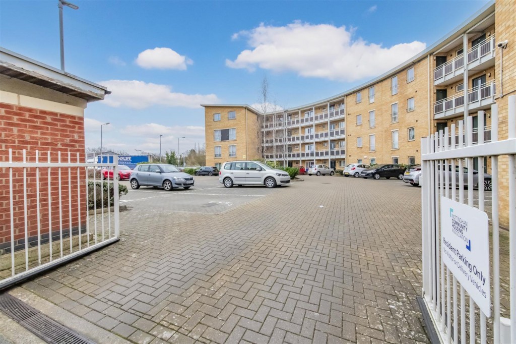Images for Crescent West, Kettering EAID:oscarjamesapi BID:2