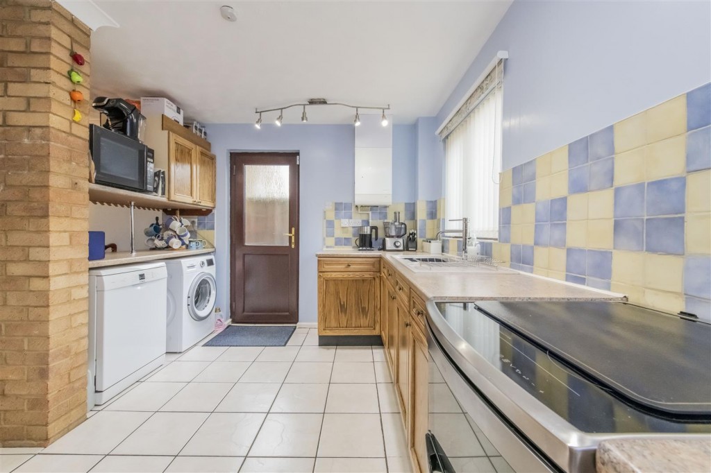 Images for Malvern Close, Kettering EAID:oscarjamesapi BID:2