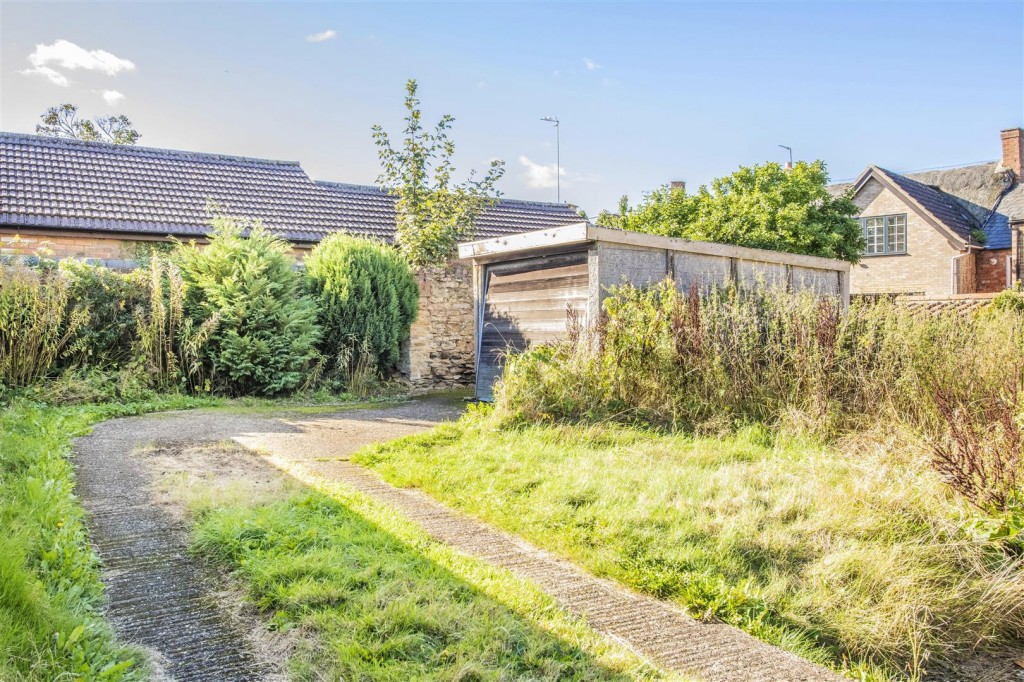 Images for High Street, Milton Malsor EAID:oscarjamesapi BID:1