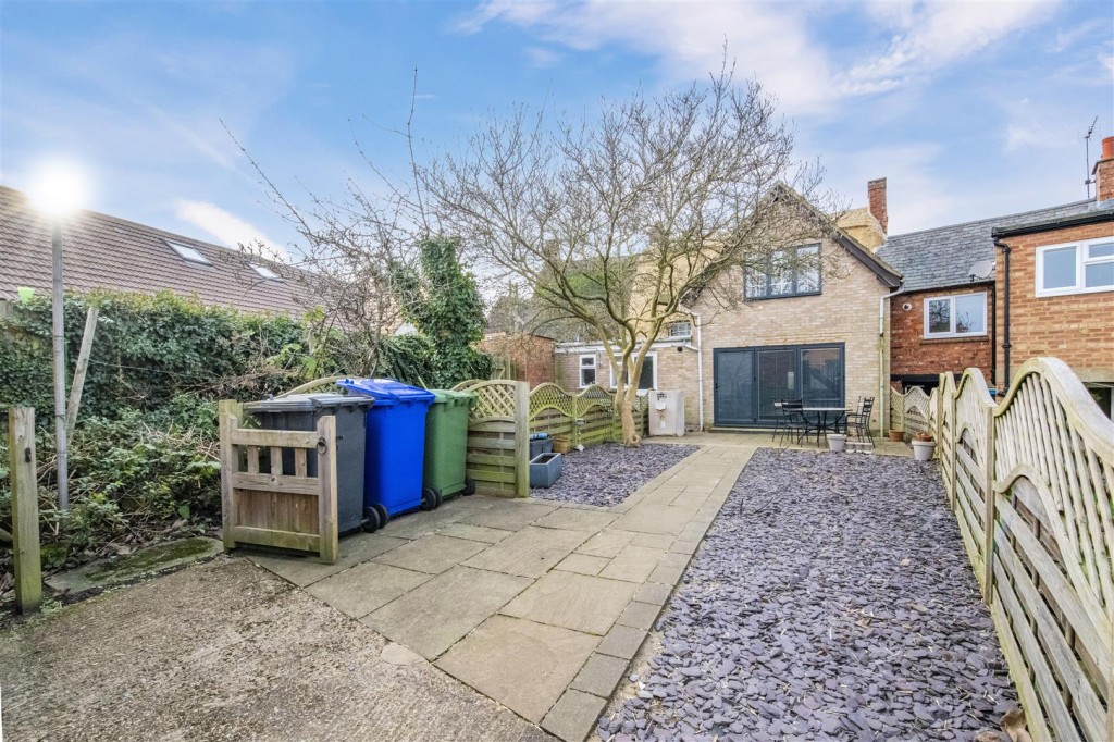 Images for High Street, Milton Malsor EAID:oscarjamesapi BID:1