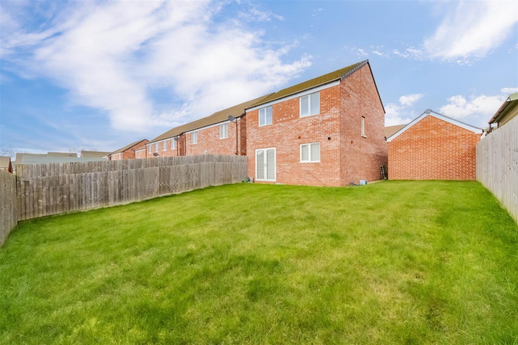 Images for Fortress Close, Weldon, Corby EAID:oscarjamesapi BID:4