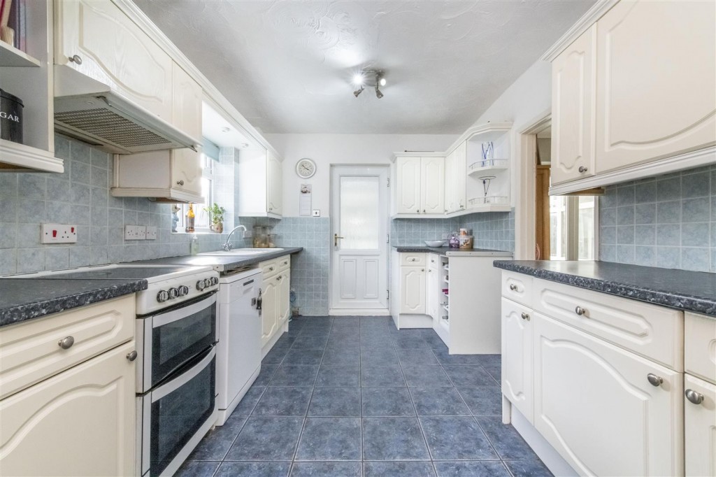 Images for Woodland Drive, Burton Latimer, Kettering EAID:oscarjamesapi BID:3