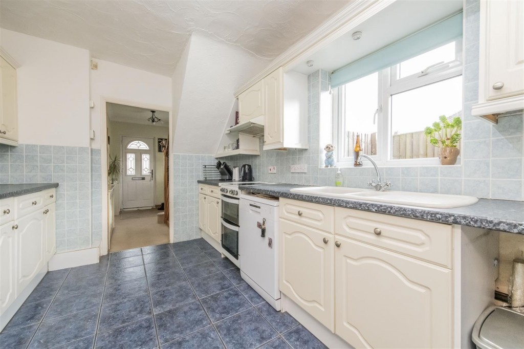Images for Woodland Drive, Burton Latimer, Kettering EAID:oscarjamesapi BID:3