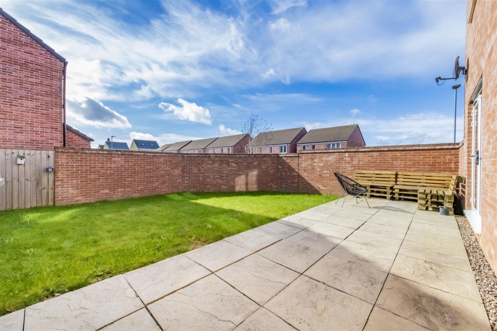 Images for Fortress Close, Weldon, Corby EAID:oscarjamesapi BID:4