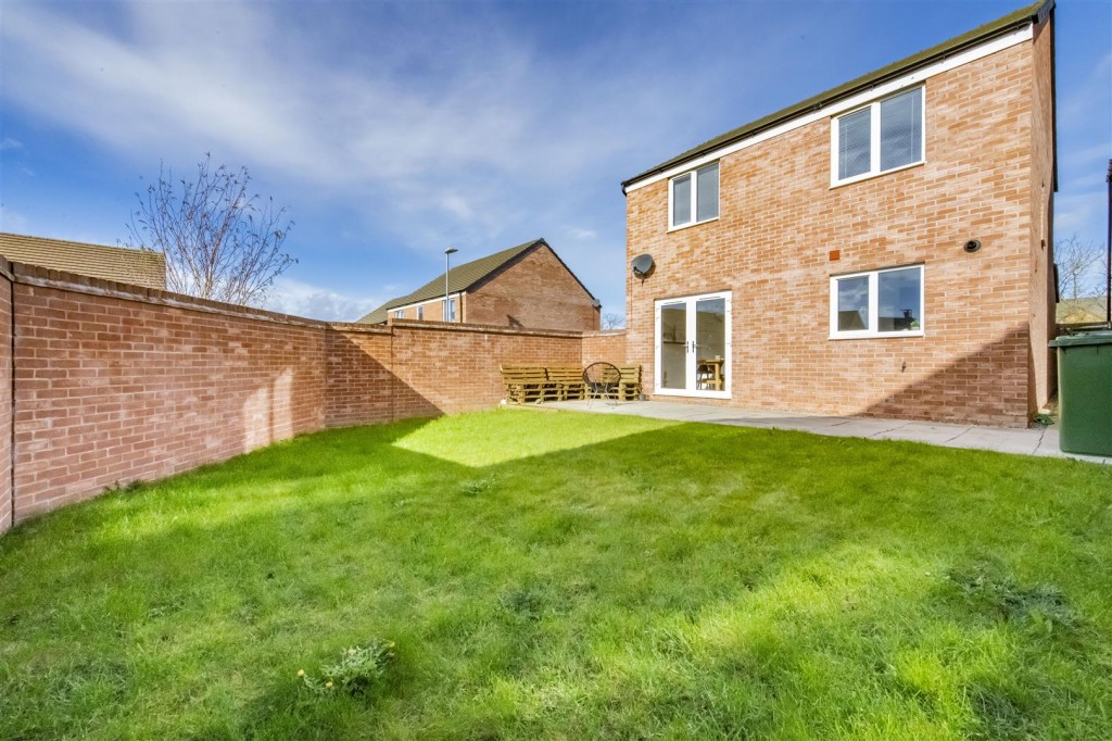 Images for Fortress Close, Weldon, Corby EAID:oscarjamesapi BID:4
