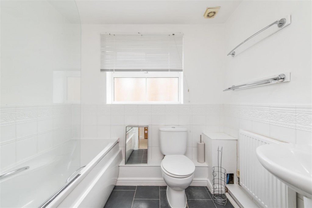 Images for Bellway Close, Kettering EAID:oscarjamesapi BID:2